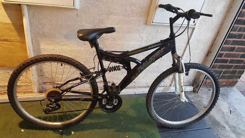Raleigh Mission Mountain Bike. 18 speed. 26 inch wheels (Suit 16 yrs to Adult).