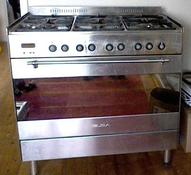 Range Style Dual Fuel Cooker