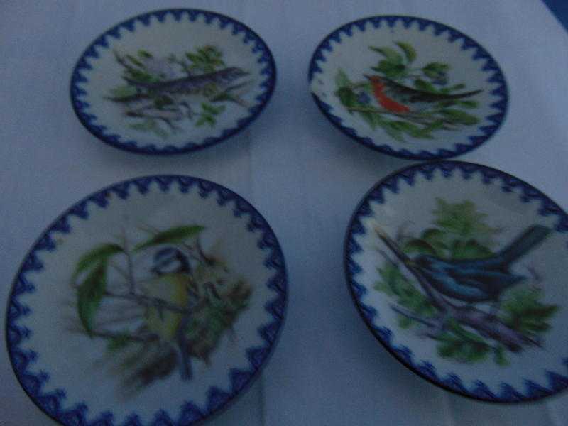 Rare Vintage minature bird plates x 4