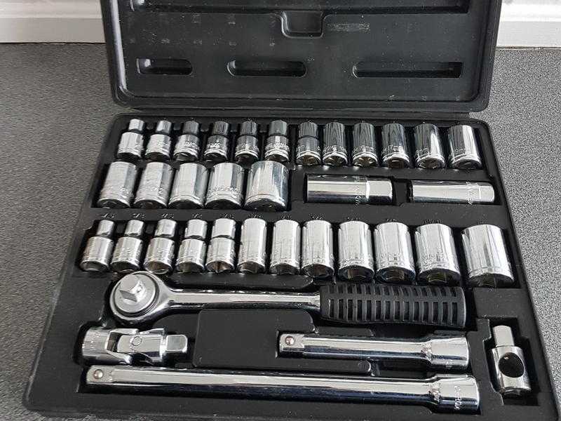 Ratchet amp Socket Set