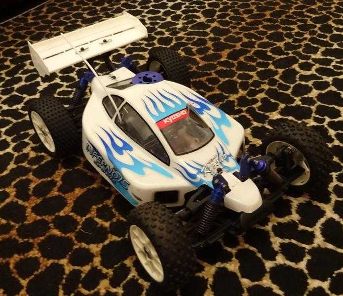 RC Nitro Kyosho Inferno 7.5 4WD 18 Scale