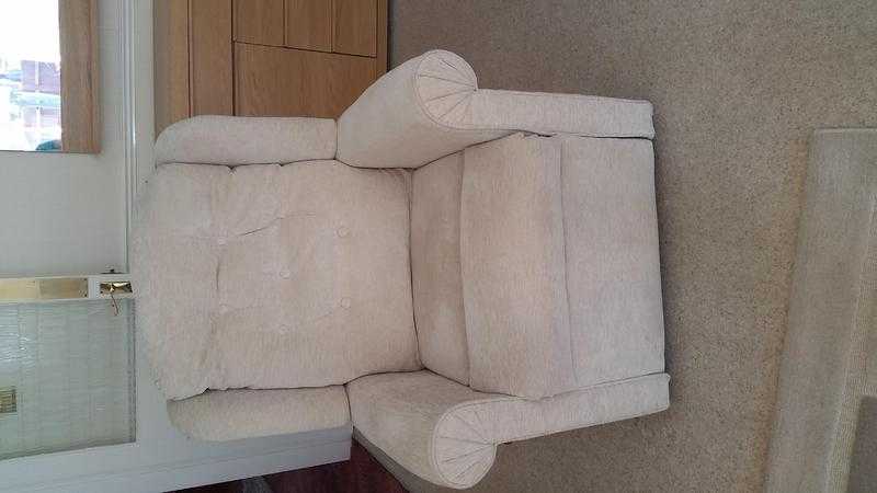 RECLINING ARMCHAIR