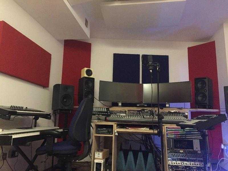 Recording studio and producing courses for young talents