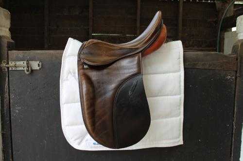 REDUCED  17.5 Stubben Parzival dressage saddle