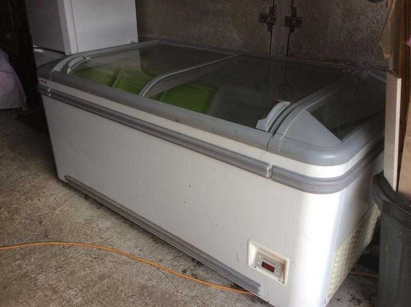 REDUCED AHT commercial size chest freezer