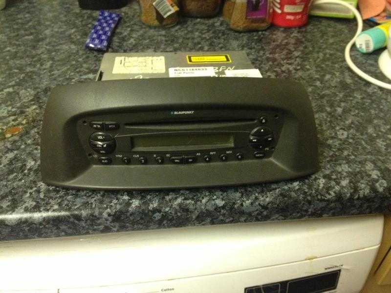 REDuCEDFiat punto 1999-2002 blackpaunt CD player with code