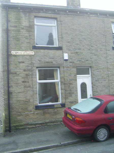 Refurbished 2 Bed House to rent in Marsh Street Cleckheaton