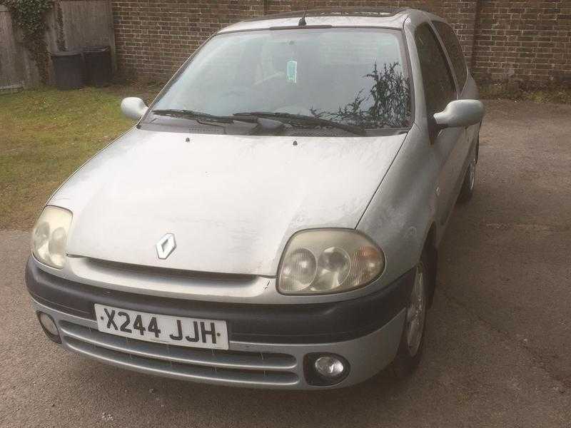 Renault Clio 1.4 1 years mot