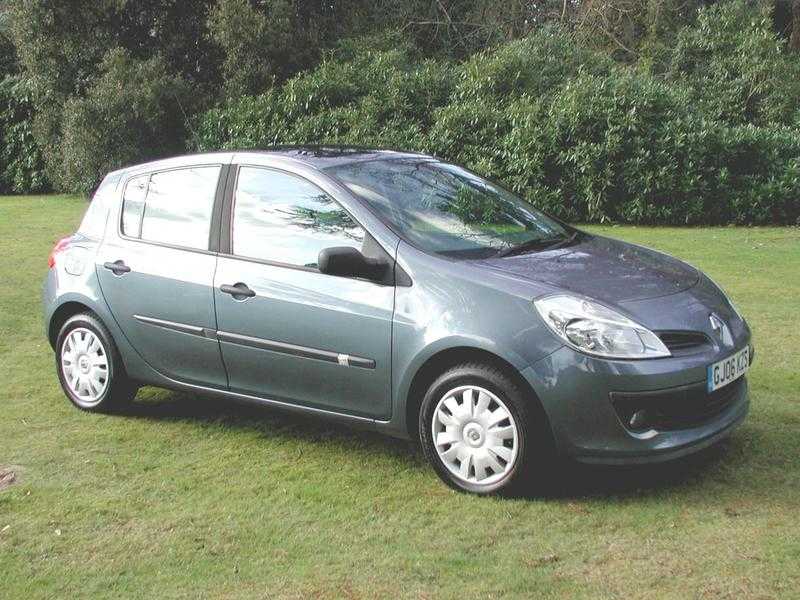 Renault Clio 1.4 Expression 5D 2006 - 1 lady owner, 52000 miles only