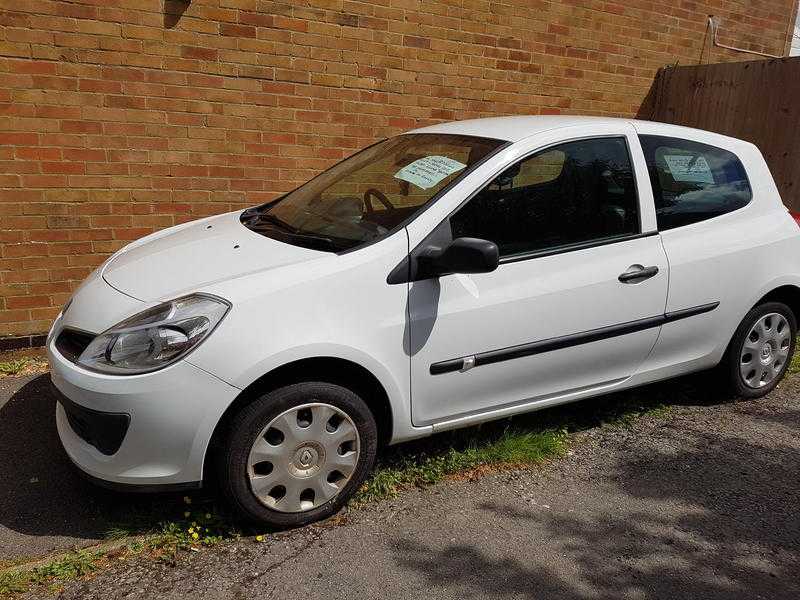 Renault Clio 2008 1 LADY OWNER FROM NEW. great car