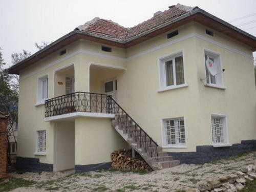 Renovated amp furnished property with spacious yard situated in a quiet village near Vratsa