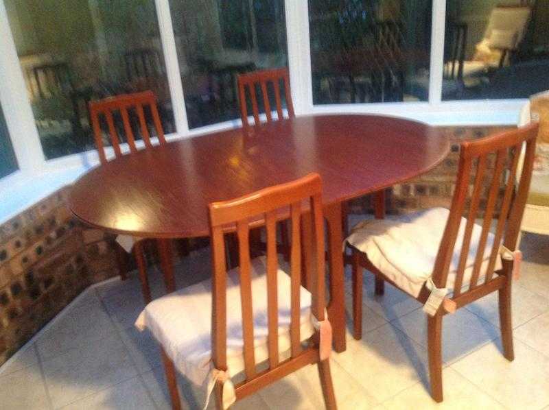 Retro dining suite with 6 chairs