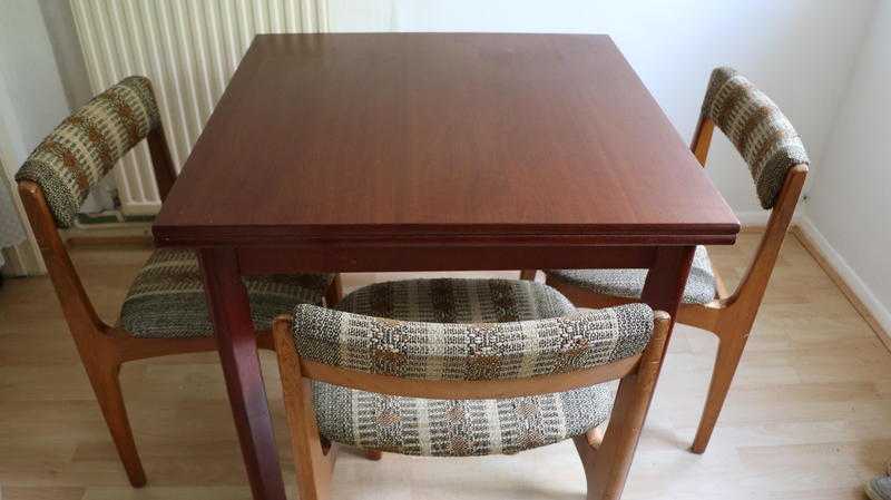 Retro dining table and chairs - ExtendableFree to Collector