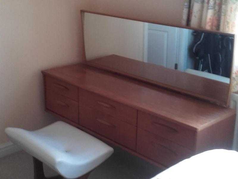 Retro dressing table and stool