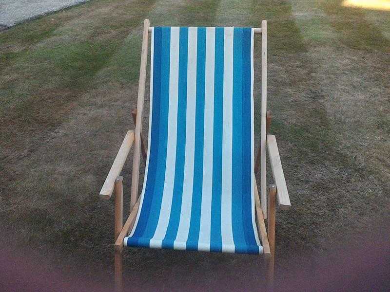 Retro wooden deck chair with arms