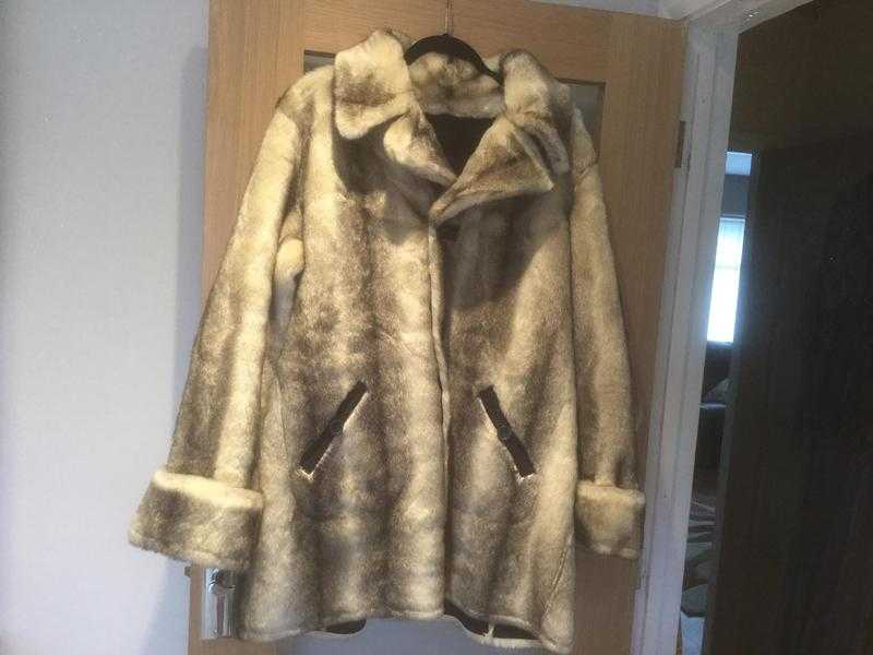 REVERSIBLE COAT