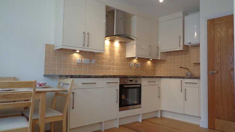 RICHMOND HILL - 1 DOUBLE BEDROOM FLAT FOR RENT