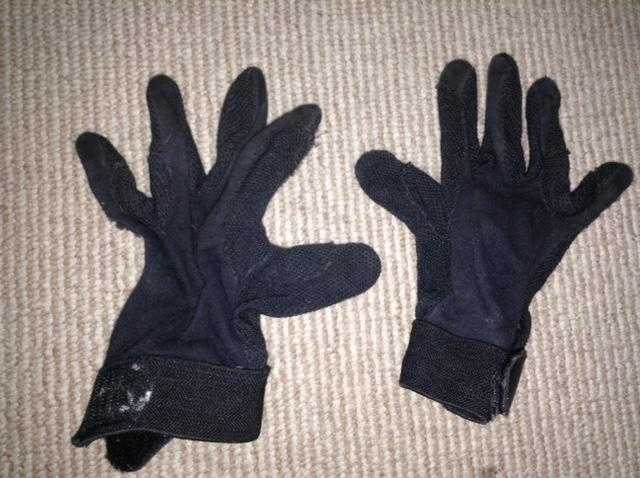 Riding gloves