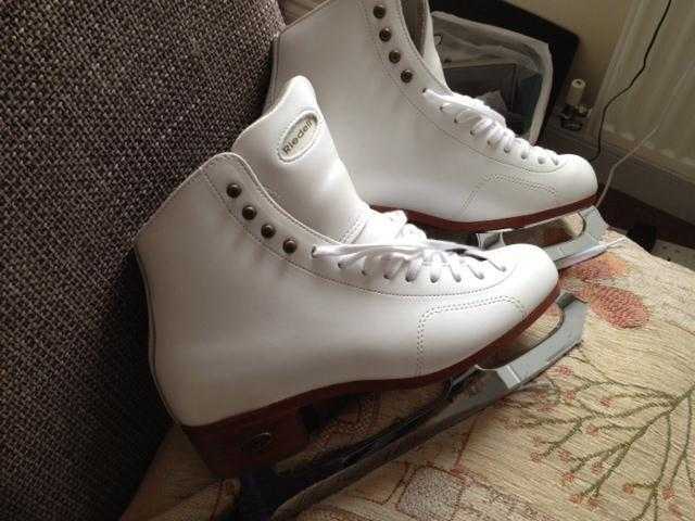 Riedell Ice Skates and Coronation Ace Blades - New