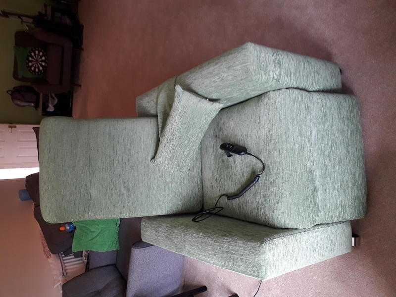 Riser recliner chair