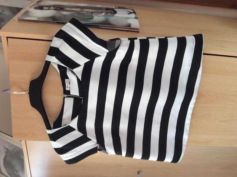 River island black and white top worn once - size 10