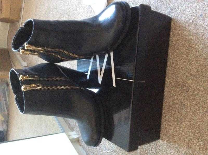 River island black boots