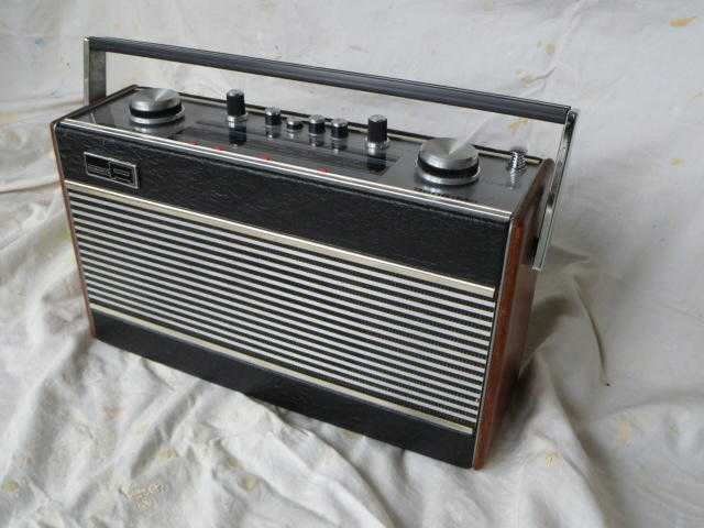 Roberts R606 Radio