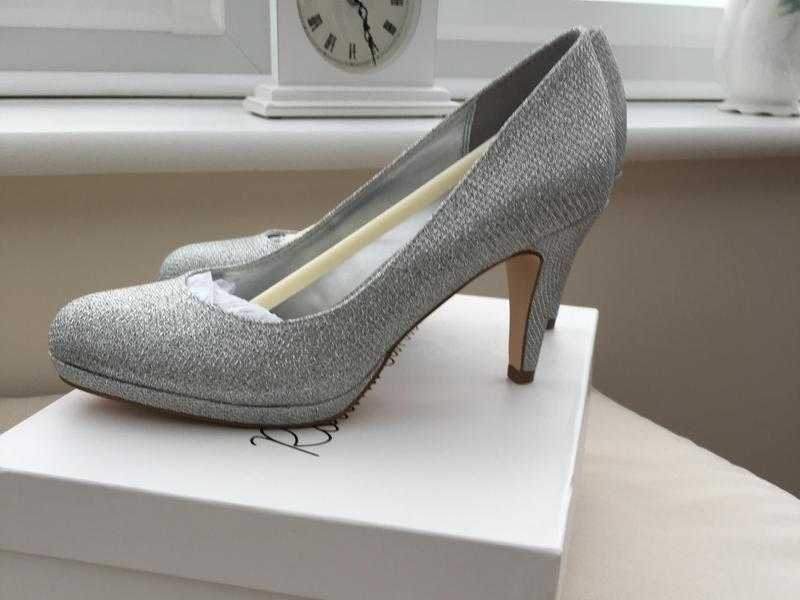 Roland Cartier size 4 silver court shoes.