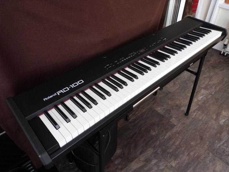 Roland Digital RD100 electric piano