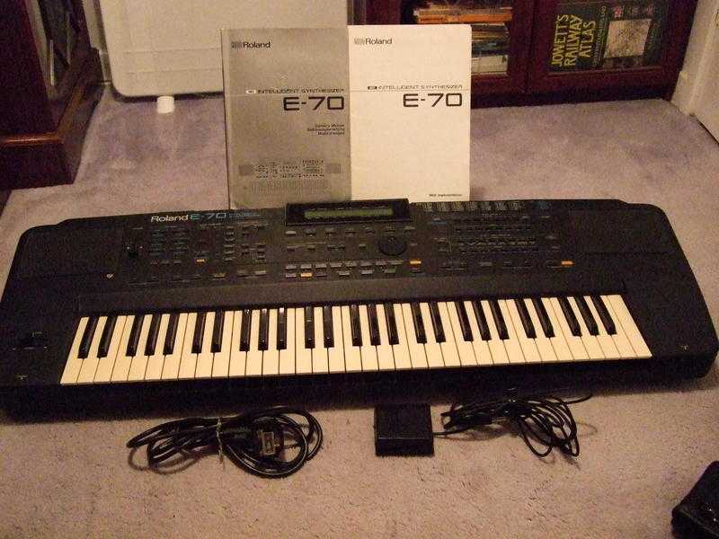 Roland E70 synthesizer