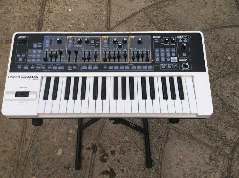 Roland Gaia SH-01 Synthesizer