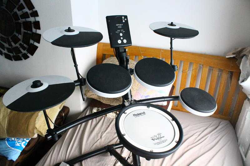 Roland TD-1KV kit, manual, sticks amp throne - electronic drumkit