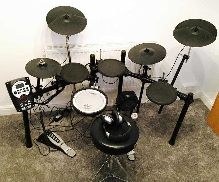 ROLAND TD11K ELECTRIC DRUM KIT - INCLUDING MANY EXTRAS    Excellent Condition - Rarely Used