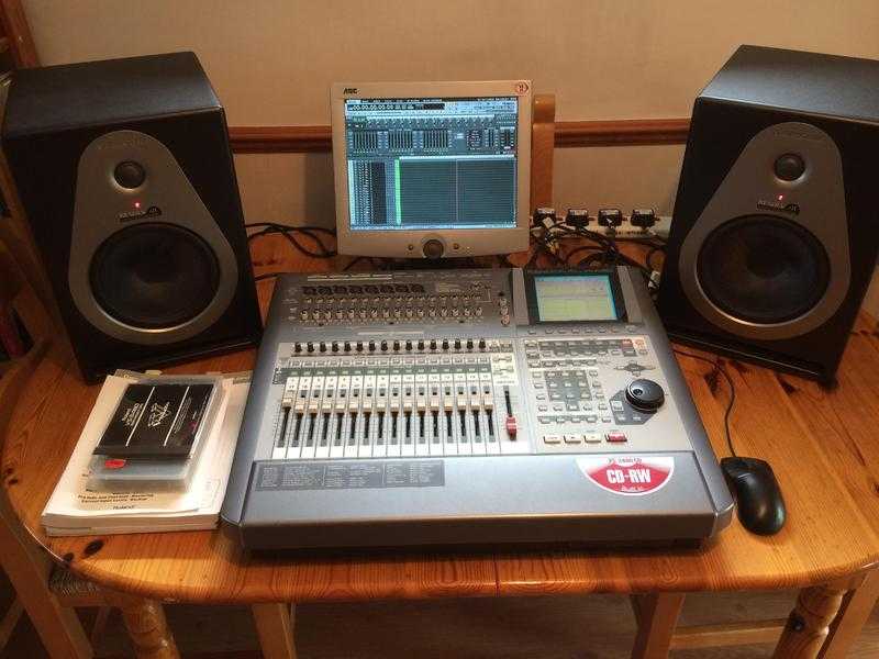 Roland VS2480CD  Home Recording Studio