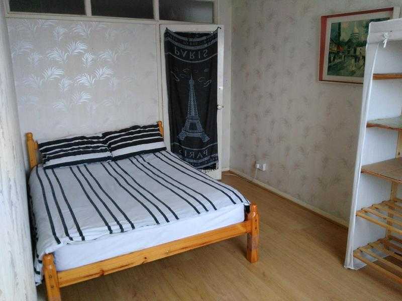 Room available for a lady next to Redbridge station (central line)