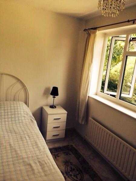 Room to rent in Brighton (fully furnished bills included)