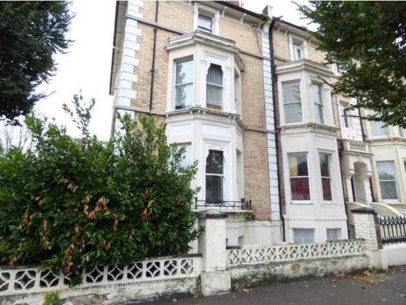 Room to Rent in Hove - Available 2nd June 2017