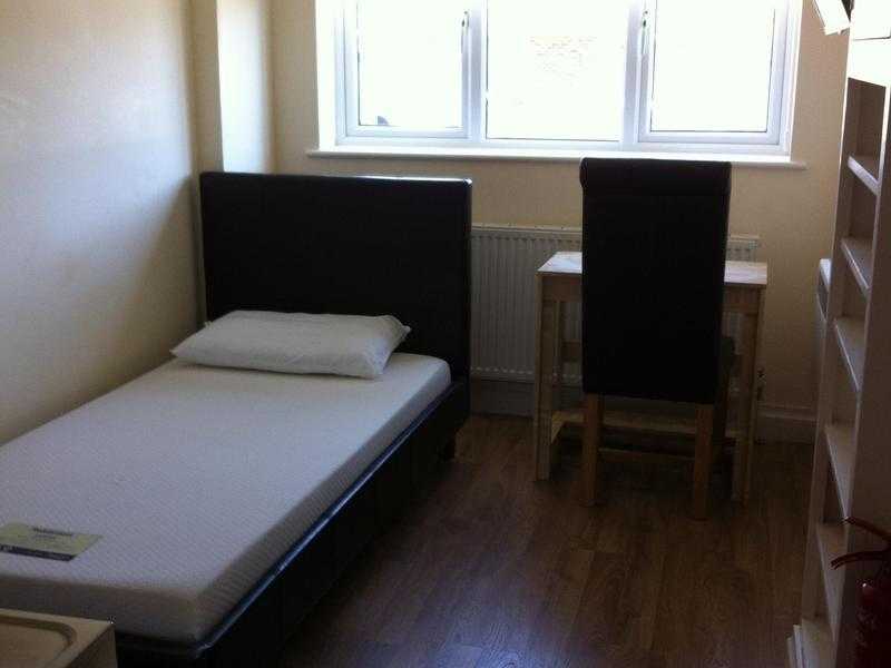 Roombedsit to rent Saltdean 640 per month (bills included)