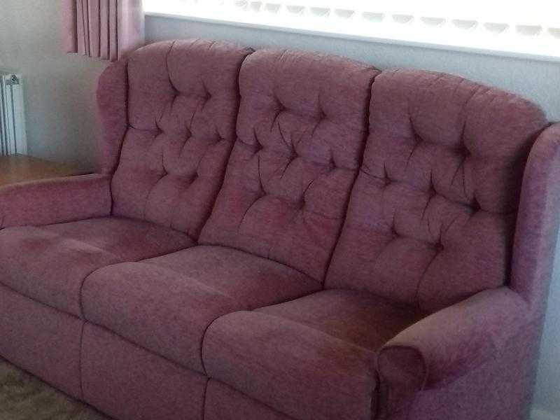 ROSE  COLOUR  SETTEE AND  ARMCHAIR EXCELLENT CONDITION