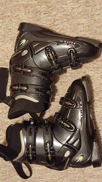 Rossignol Ski Boots - Size 8 uk