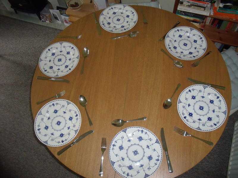 Round, extendable dining table