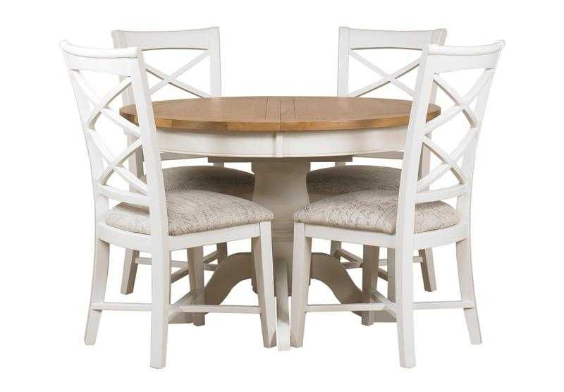 ROUND EXTENDING TABLE  4 CHAIRS