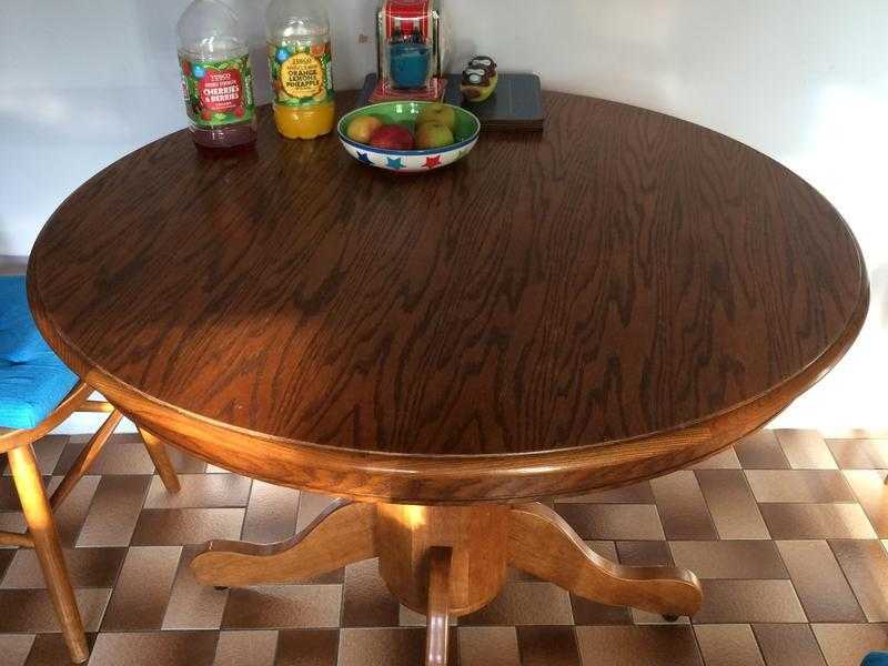 Round kitchen table