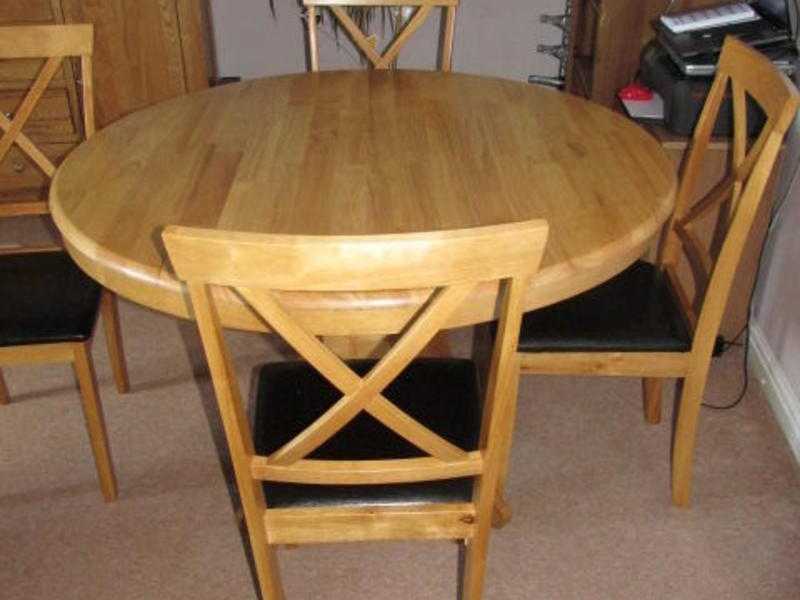 Round Pedestal Dining Table and 4 Chairs