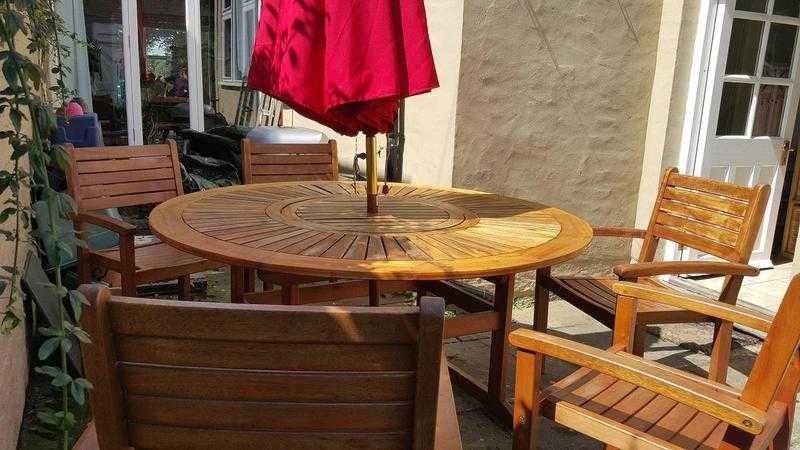 Round Solid Wood Garden Table, 6 chairs and Parasol