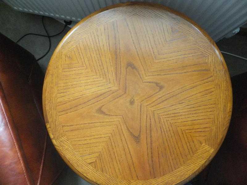 ROUND TEAK EMMACULATE  ACASSIONAL OR COFFEE TABLE