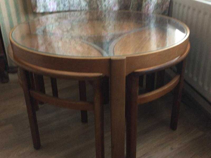 ROUND TOP GLASS TABLE