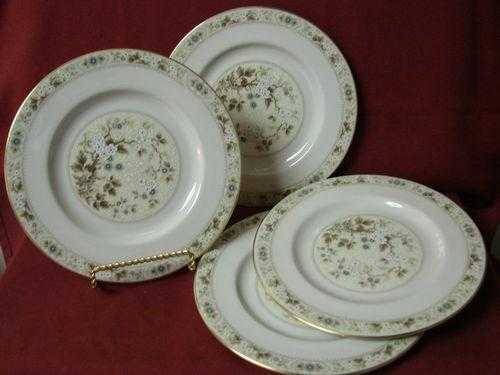 ROYAL DOULTON MANDALAY DINNER SERVICE.