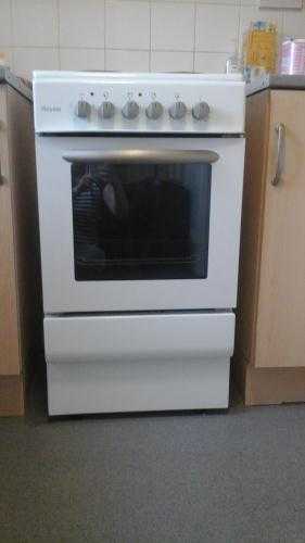 Royale free standing cooker