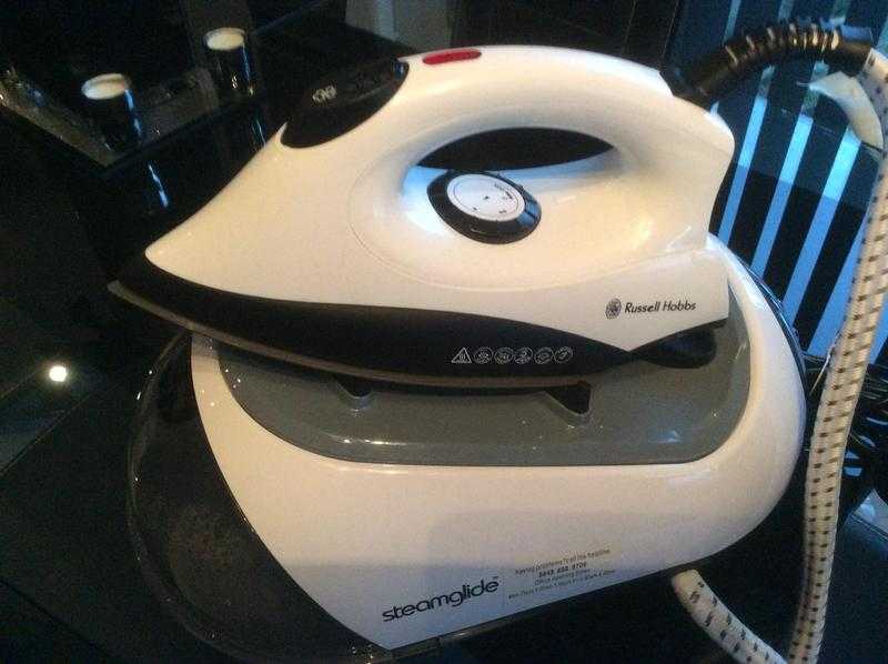 Russell Hobbs Steamglide Steamgenerator Iron